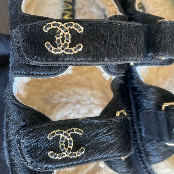 Chanel calfskin dad shearling sandals - Picture 8 of 8
